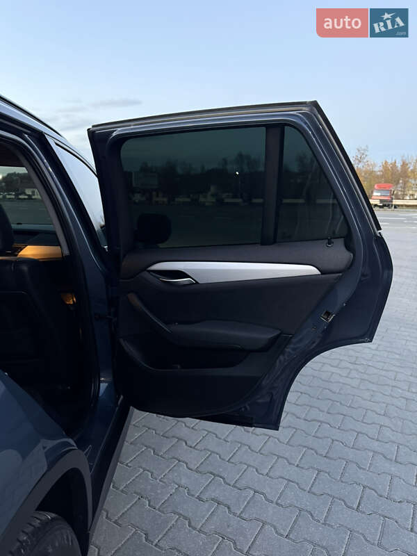 Внедорожник / Кроссовер BMW X1 2011 в Черновцах