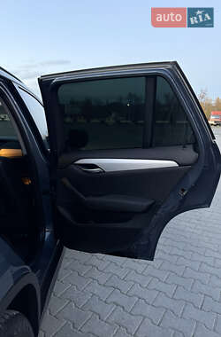 Позашляховик / Кросовер BMW X1 2011 в  фото 36 Позашляховик / Кросовер BMW X1 2011 в