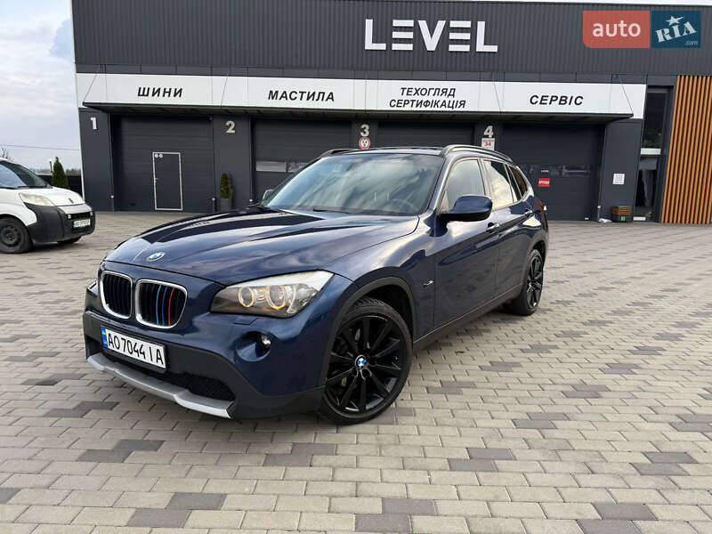 Внедорожник / Кроссовер BMW X1 2011 в Хусте