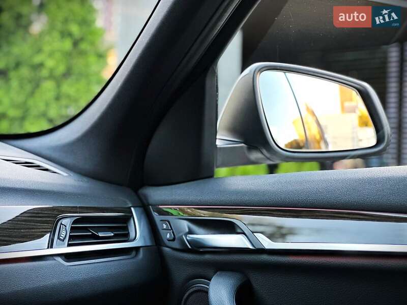 Внедорожник / Кроссовер BMW X1 2016 в Киеве