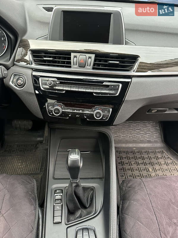 Внедорожник / Кроссовер BMW X1 2017 в Вараше