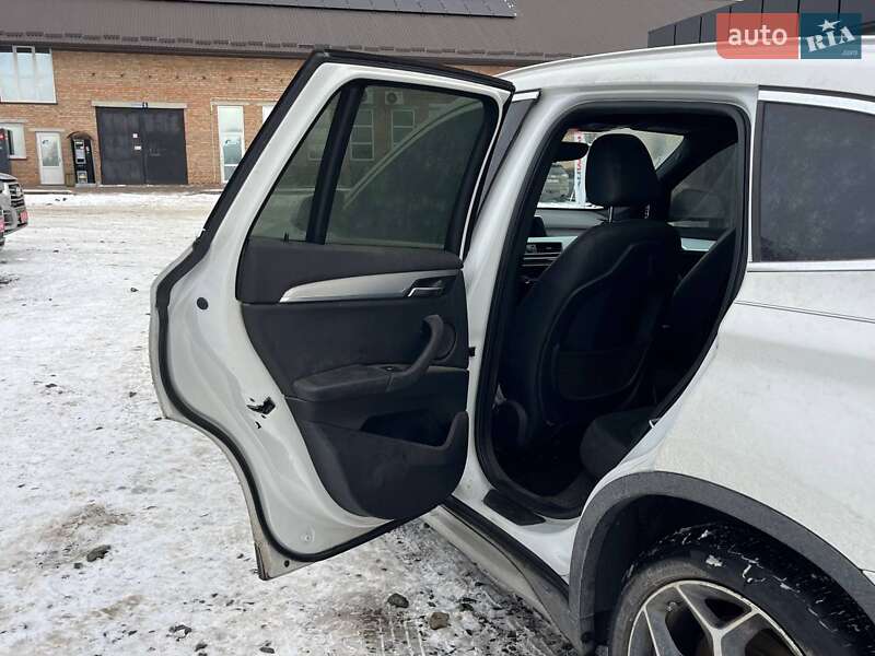 Внедорожник / Кроссовер BMW X1 2016 в Луцке