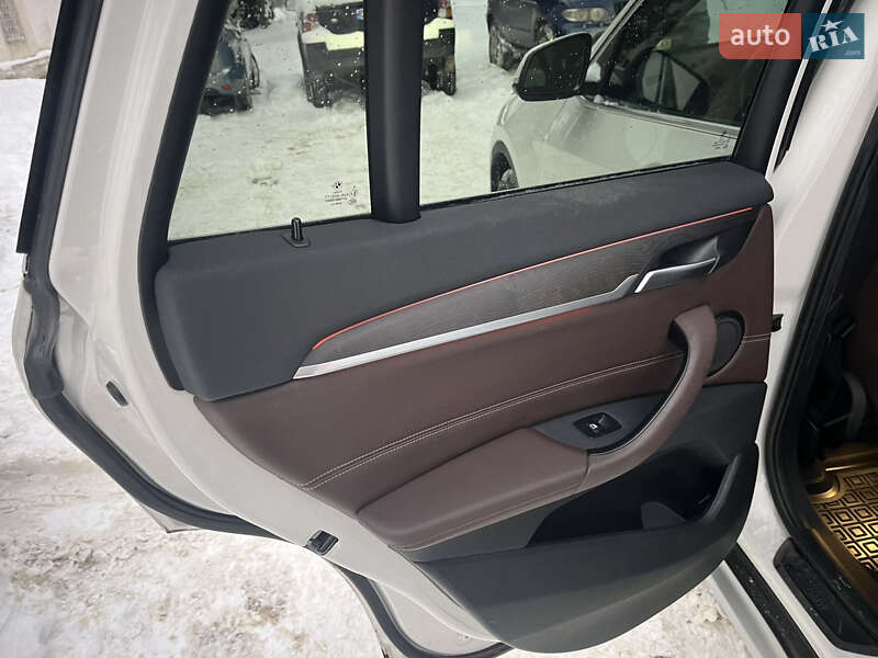 Внедорожник / Кроссовер BMW X1 2016 в Львове