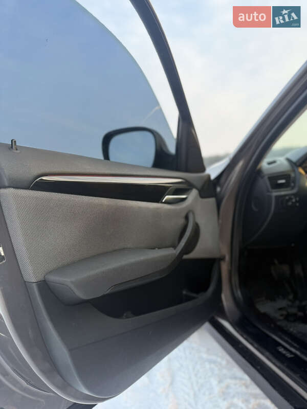 Внедорожник / Кроссовер BMW X1 2011 в Львове