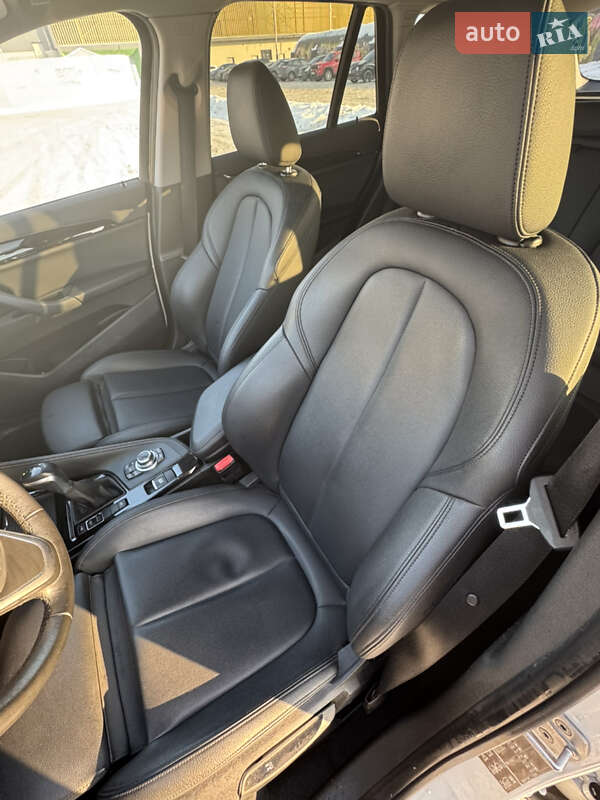 Внедорожник / Кроссовер BMW X1 2016 в Киеве