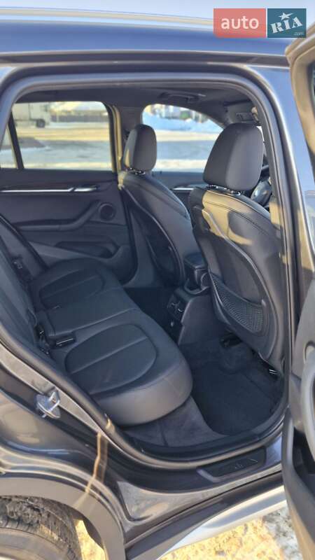 Внедорожник / Кроссовер BMW X1 2017 в Луцке