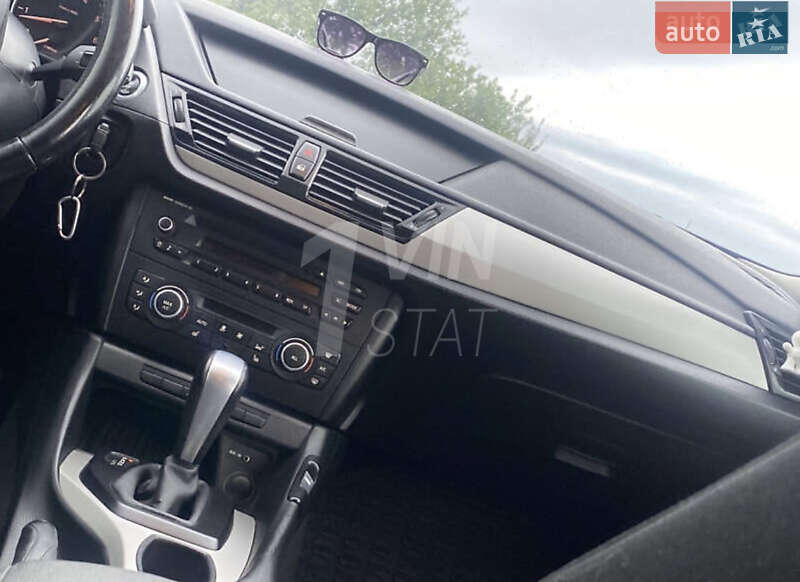 Внедорожник / Кроссовер BMW X1 2012 в Каменском