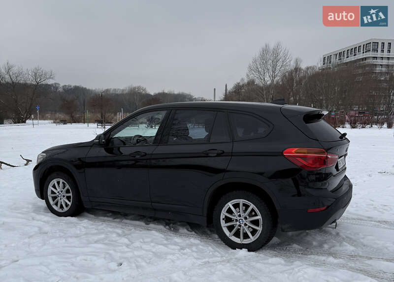 Внедорожник / Кроссовер BMW X1 2017 в Шегинях