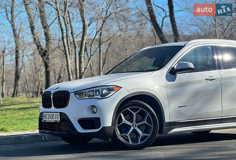 Внедорожник / Кроссовер BMW X1 2016 в Киеве