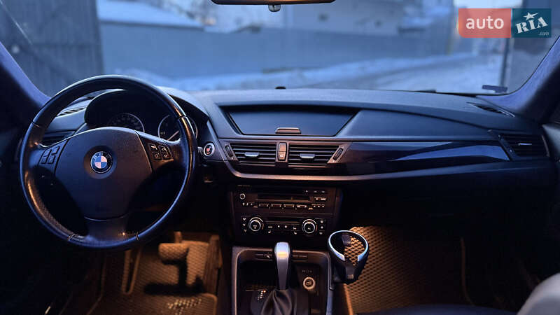 Внедорожник / Кроссовер BMW X1 2011 в Волочиске