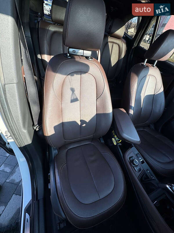 Внедорожник / Кроссовер BMW X1 2016 в Хмельницком