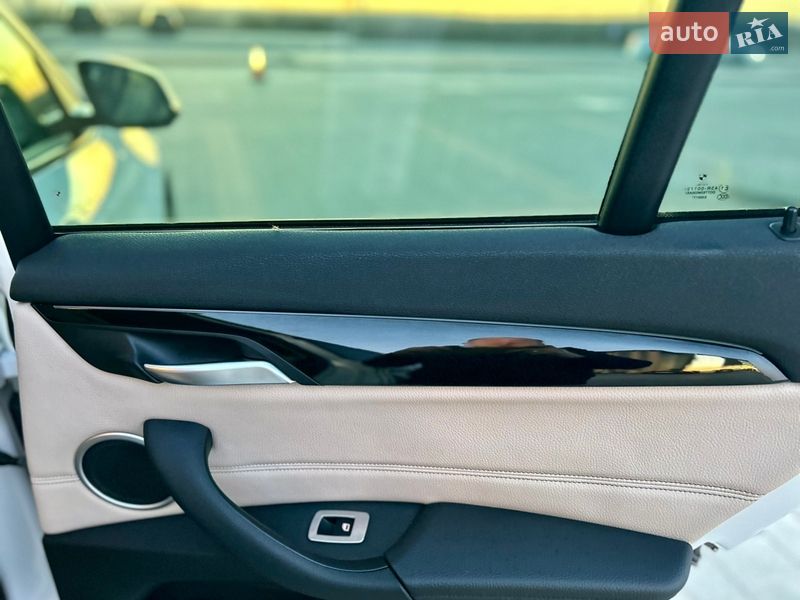 Внедорожник / Кроссовер BMW X1 2017 в Одессе