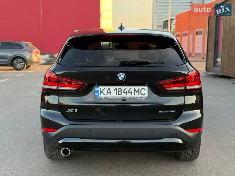 Внедорожник / Кроссовер BMW X1 2022 в Киеве