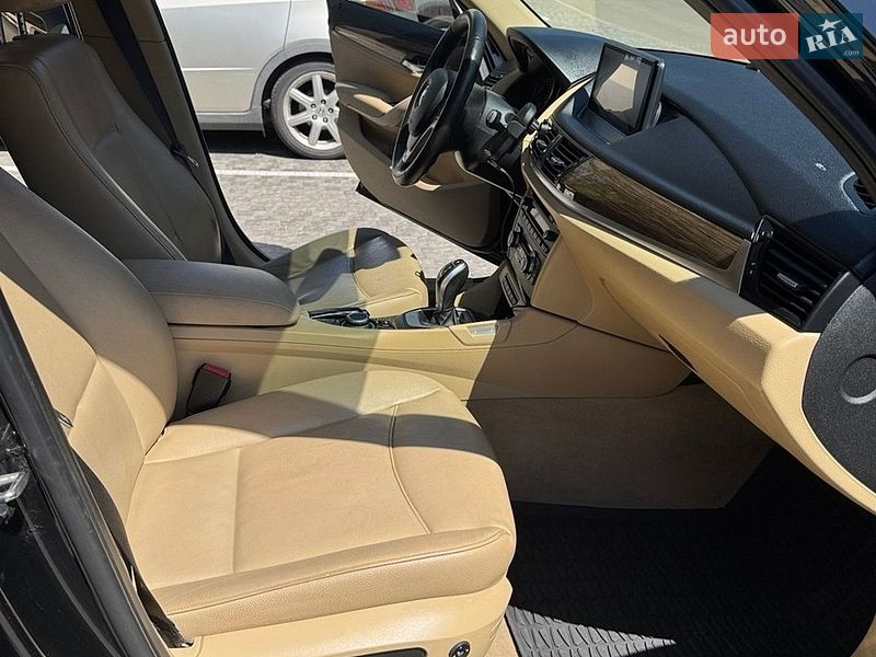 Внедорожник / Кроссовер BMW X1 2014 в Обухове