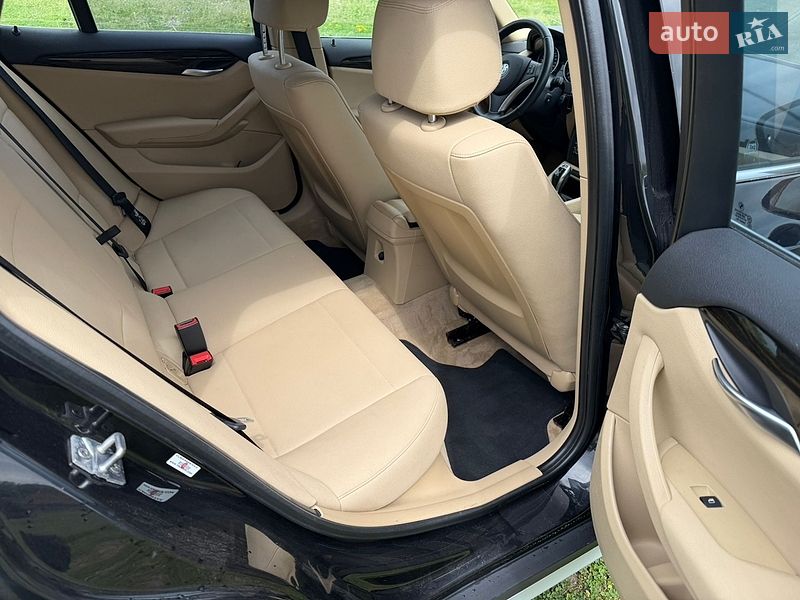 Внедорожник / Кроссовер BMW X1 2012 в Луцке