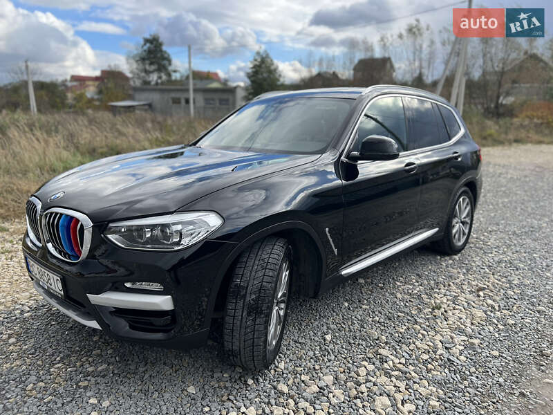 Внедорожник / Кроссовер BMW X3 2019 в 
