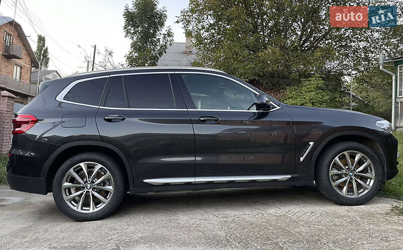 Внедорожник / Кроссовер BMW X3 2019 в 