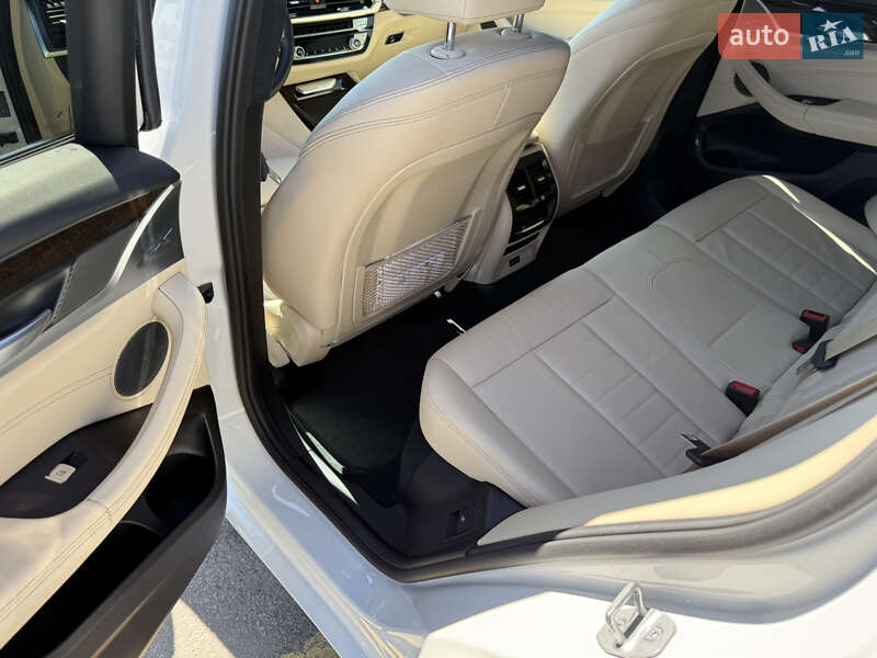 Внедорожник / Кроссовер BMW X3 2020 в Киеве
