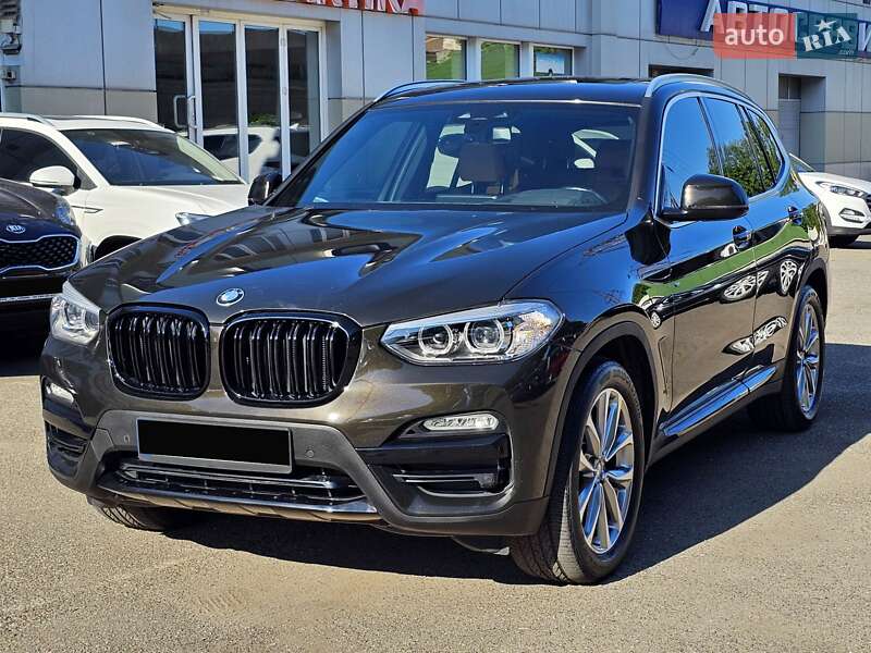 Внедорожник / Кроссовер BMW X3 2018 в 