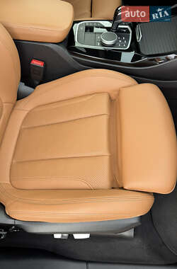 Внедорожник / Кроссовер BMW X3 2021 в 