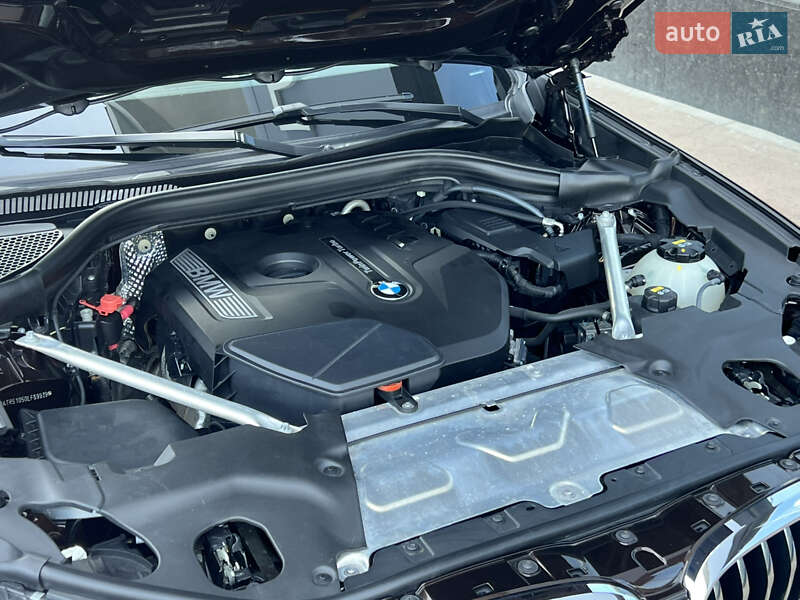 Внедорожник / Кроссовер BMW X3 2018 в 