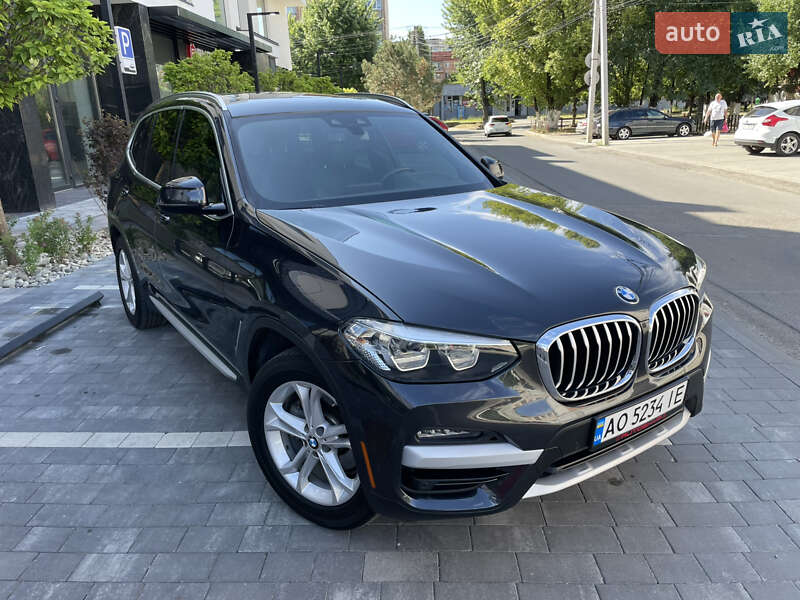 Внедорожник / Кроссовер BMW X3 2018 в 
