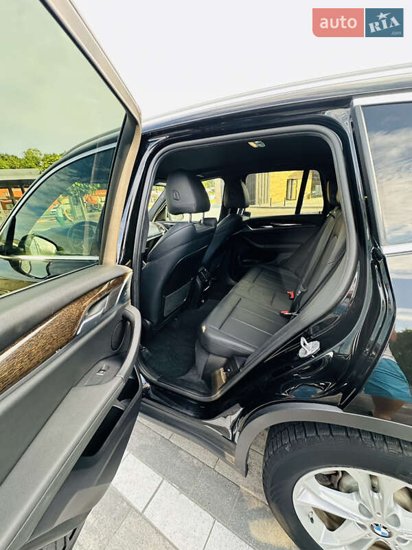 Внедорожник / Кроссовер BMW X3 2018 в Луцке