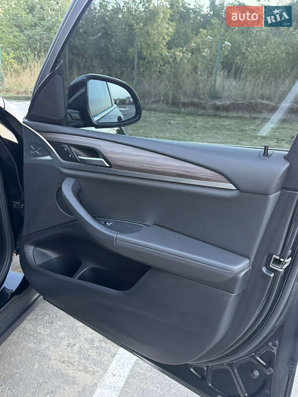 Внедорожник / Кроссовер BMW X3 2019 в Киеве