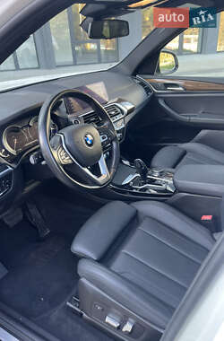 Внедорожник / Кроссовер BMW X3 2018 в 