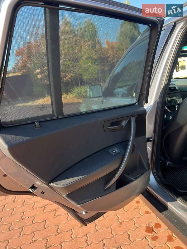 Внедорожник / Кроссовер BMW X3 2004 в Черновцах