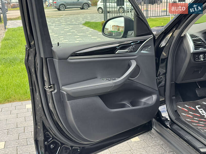 Внедорожник / Кроссовер BMW X3 2018 в Ужгороде