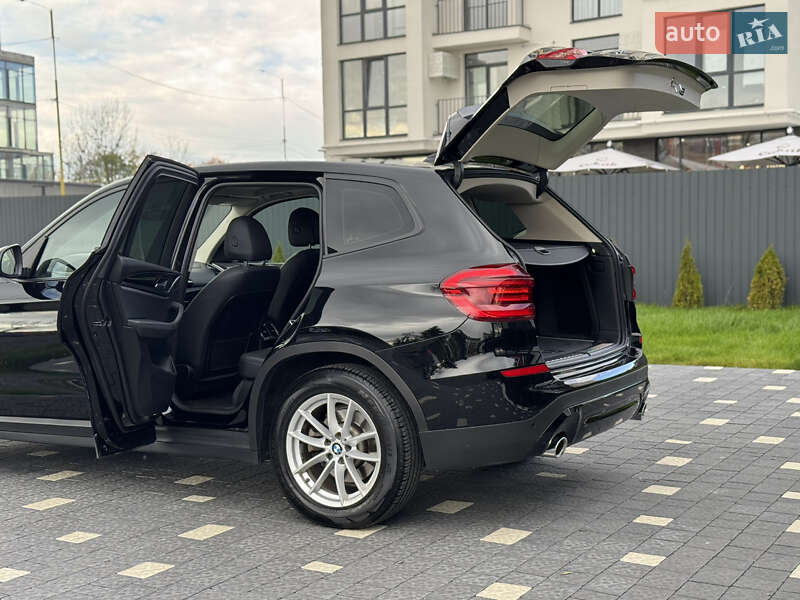 Внедорожник / Кроссовер BMW X3 2018 в Ужгороде