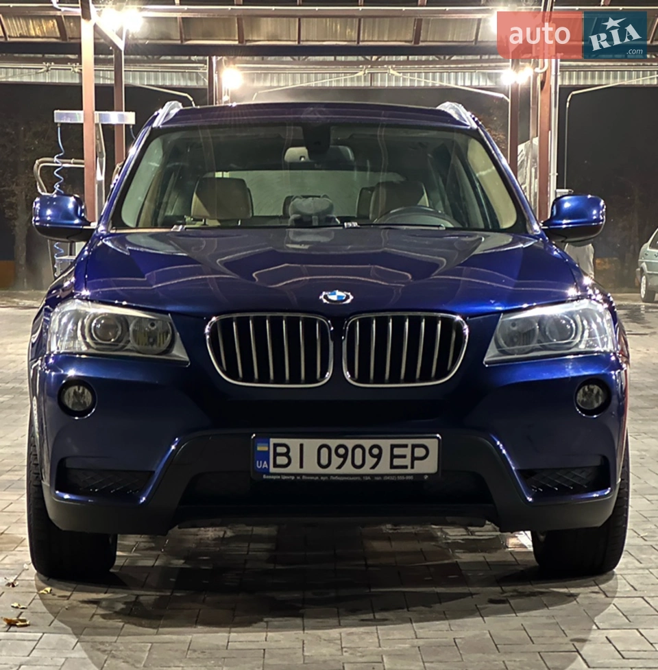 BMW X3 F25 28i, 2.0 бензин, 169 тис рідного пробігу.По Америці не значні пошкодження, більшість кузову в рідній фарбі.
Автомобіль у відмінному технічному та візуальному стані. Двигун працює рівно, ланцюг мінявся на 150 тис, коробка перемикає плавно, масло мінялось. Повний привід Xdrive, працює коректно.ходова збита та гарно тримає дорогу, нова зимова гума. Салон доглянутий, без потертостей і пошкоджень.

Повна комплектація: шкіряний салон, панорамний дах, навігація, електропакет, пам’ять сидінь, підігріви, парктроніки, камера заднього виду, клімат-контроль, круїз, мультируль, датчики світла й дощу, якісна акустика, розширена мультимедіа,прошита під Європу, є навігація і тд.
Авто не потребує вкладень — готове до експлуатації.Любий  вид перевірок за додатковими  питаннями телефонуйте. Присутній адекватний торг при огляді.