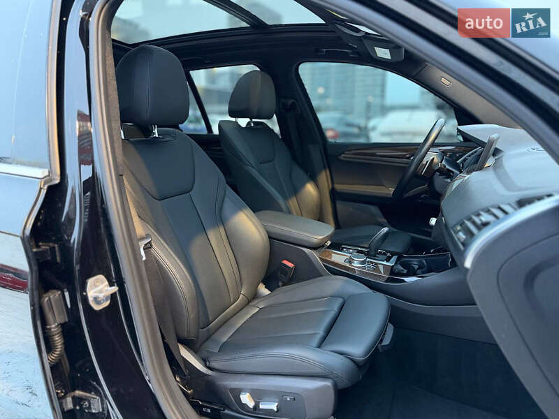 Внедорожник / Кроссовер BMW X3 2019 в Киеве