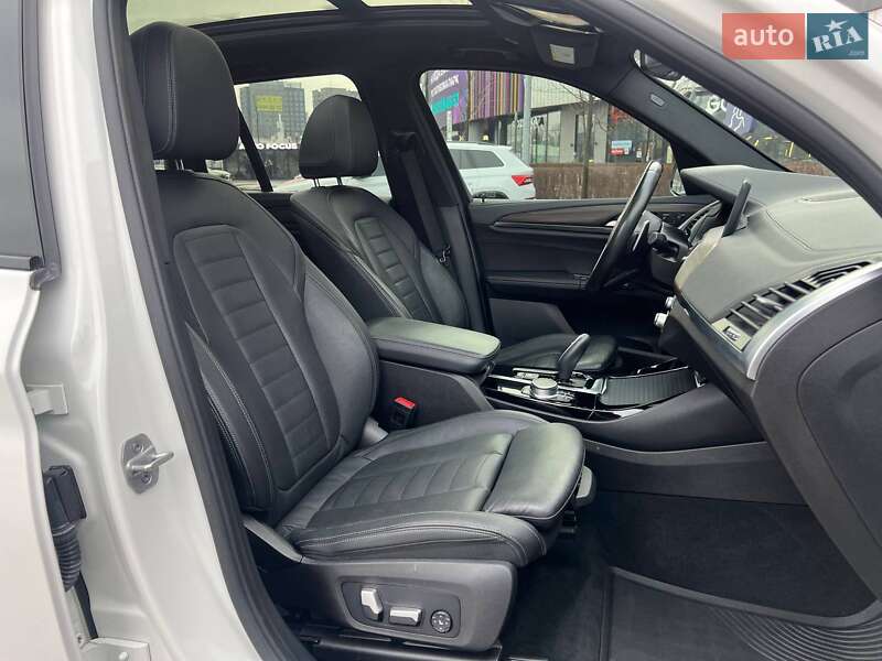Внедорожник / Кроссовер BMW X3 2021 в Киеве