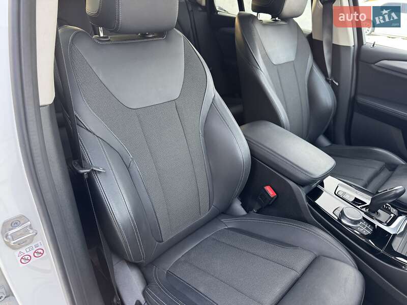 Внедорожник / Кроссовер BMW X3 2021 в Ровно