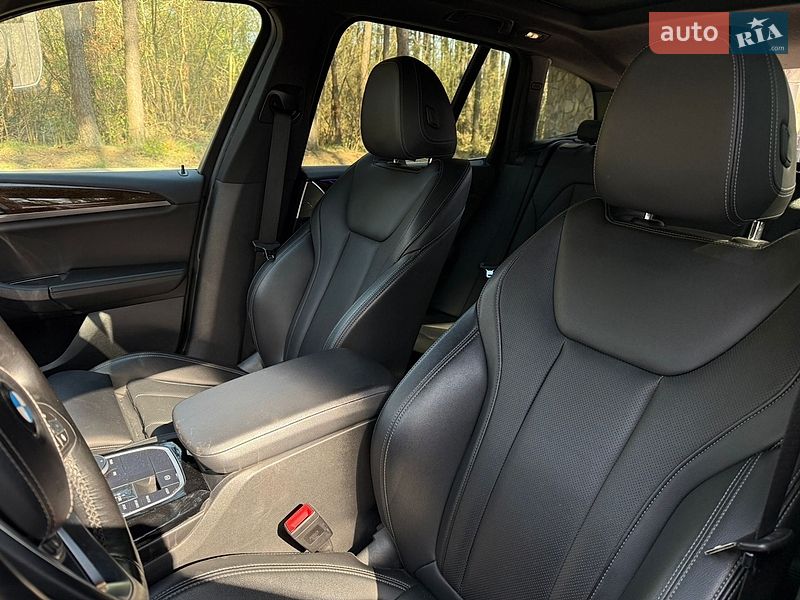 Внедорожник / Кроссовер BMW X3 2022 в Новояворовске