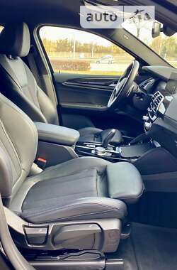 Позашляховик / Кросовер BMW X4 2021 в 