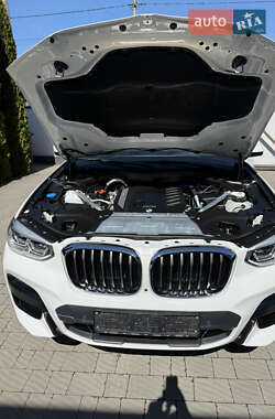 Позашляховик / Кросовер BMW X4 2021 в 
