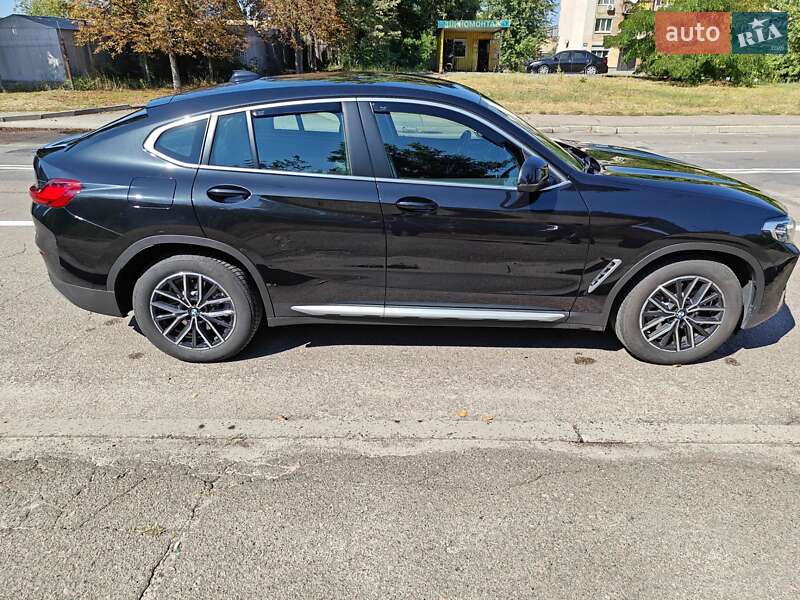 Внедорожник / Кроссовер BMW X4 2022 в Киеве