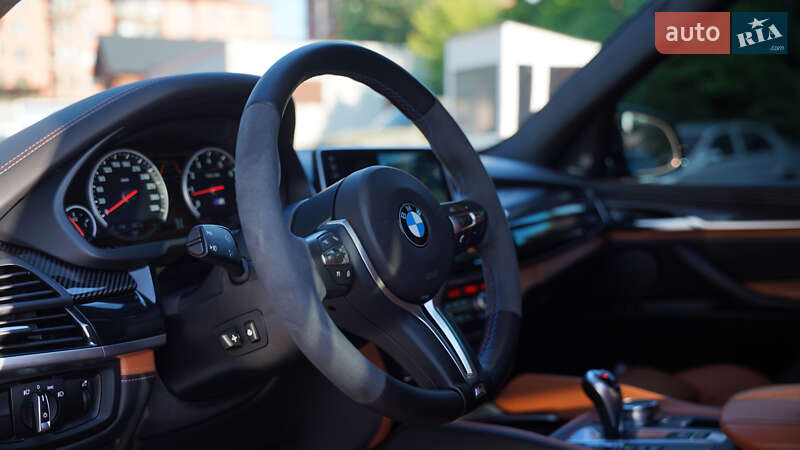 Внедорожник / Кроссовер BMW X5 M 2018 в Вишневом