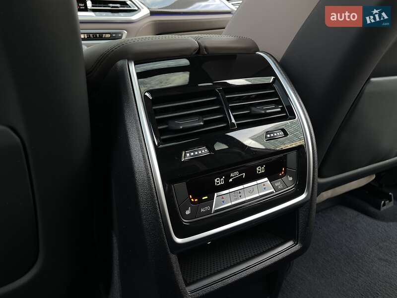 Внедорожник / Кроссовер BMW X5 M 2022 в Киеве