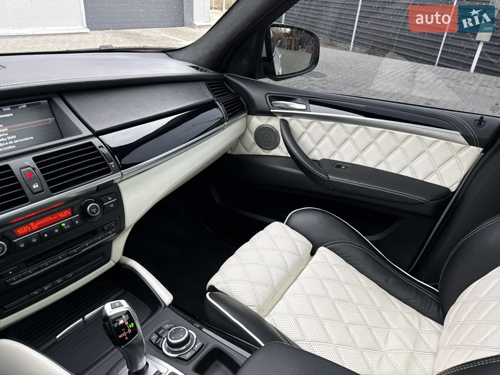 2010 BMW X5 M - мініатюра 10