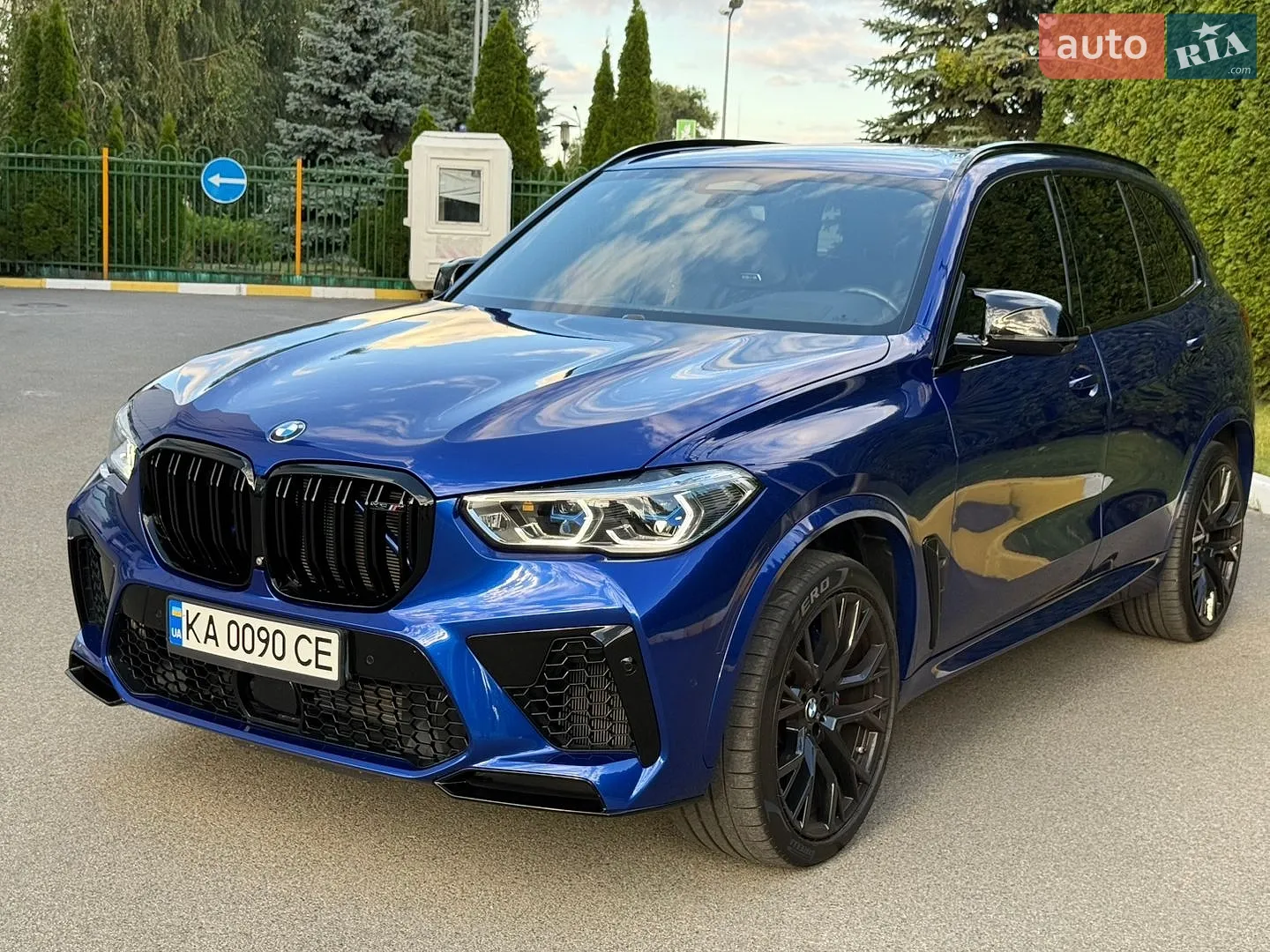 2020 BMW X5 M - мініатюра 3