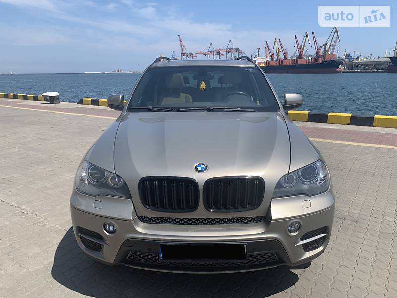 Позашляховик / Кросовер BMW X5 2011 в 