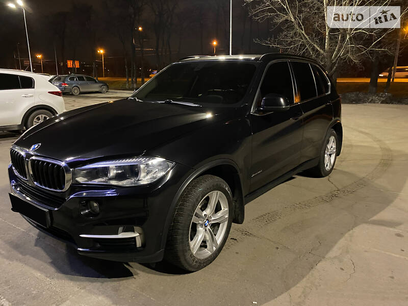 Позашляховик / Кросовер BMW X5 2015 в 