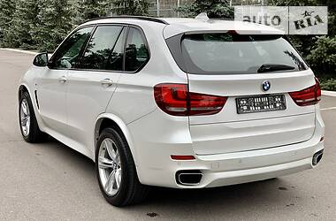Позашляховик / Кросовер BMW X5 2017 в 