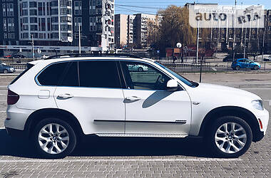 Позашляховик / Кросовер BMW X5 2013 в 