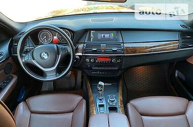 Позашляховик / Кросовер BMW X5 2010 в 
