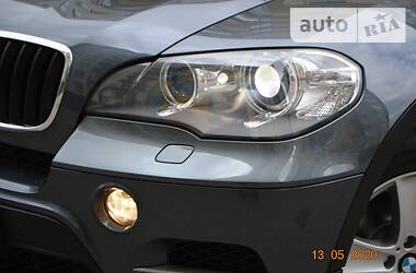 Позашляховик / Кросовер BMW X5 2011 в 